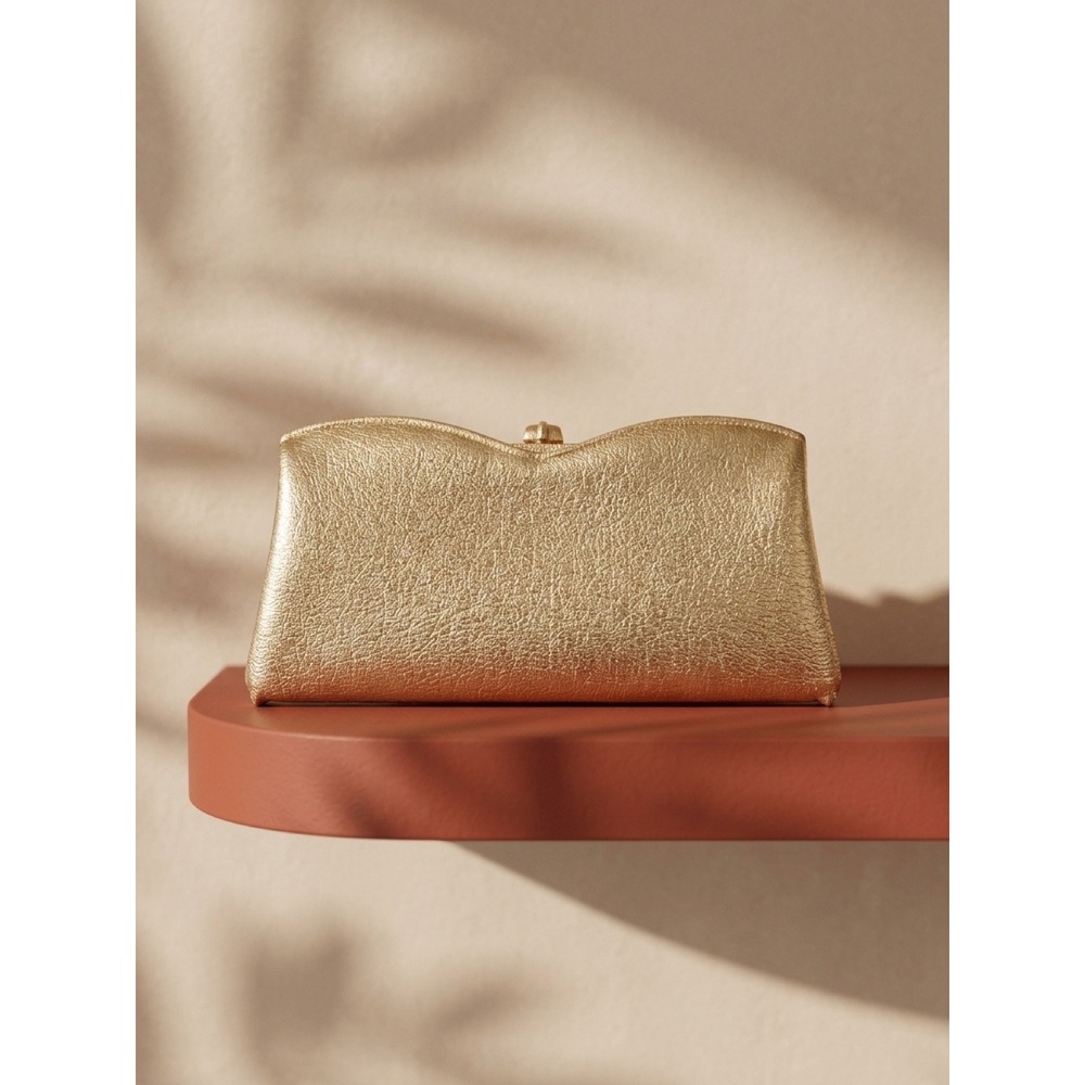 Vintage Gold Metallic Scalloped Clutch Evening Bag Rhinestone Clasp Chain Strap